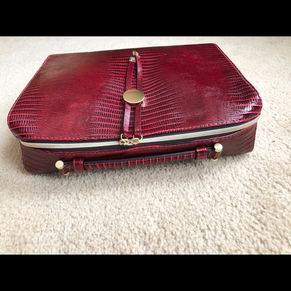 Red Faux Alligator Fashion Accessories Bag - Picture 4 of 5